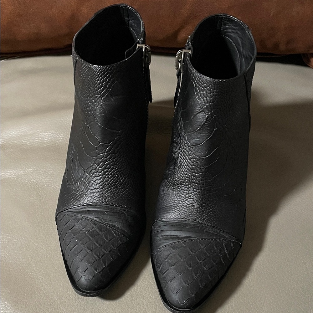 GIUSEPPE ZANOTTI Vero Cuoio EXOTIC LEATHER  Black  Ankle Booties